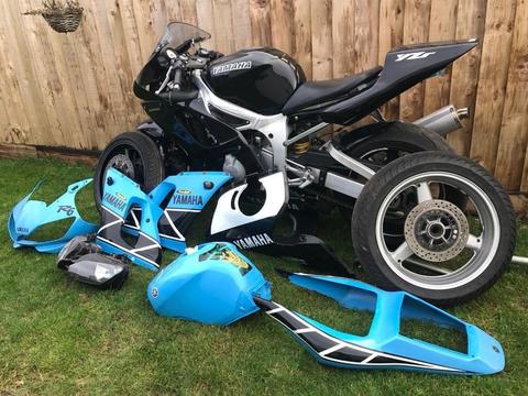Yamaha r6 5eb road track bike for sale with wets on wheels and spare fairings