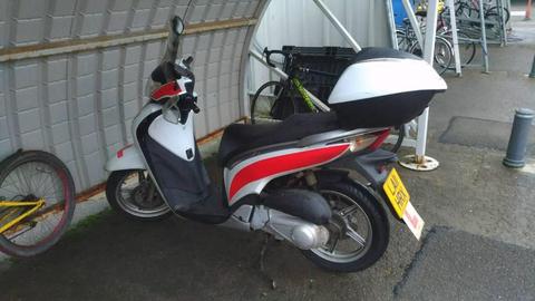Honda sh125i moped