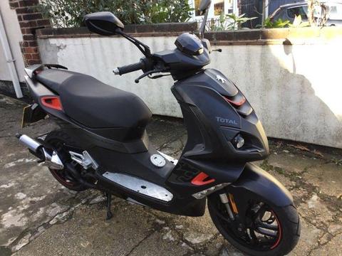Peugeot speedfight 4 LC 50cc Total sport, dark side colour a year old half price 4,600 mile