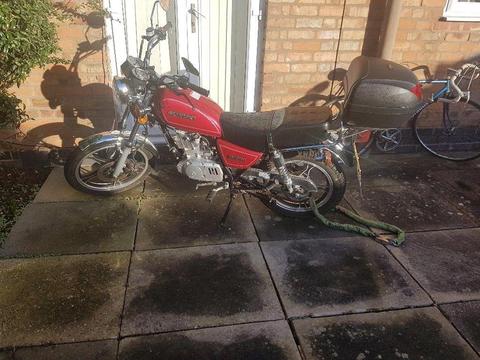 Red Suzuki GN 125 2014 plate FULL MOT Learner Legal