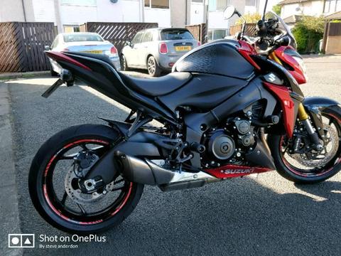 suzuki gsxs 1000 red and black