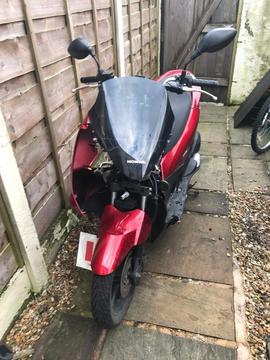 £800 ONO - Honda PCX 125 2016 Model - Spares Or Repairs