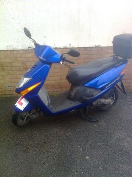 HONDA 100cc scooter MOTd starts and runs .good tyres spares or repair easy fix