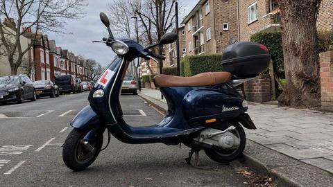 Blue Piaggio Vespa ET4 125cc - Great First Scooter! - MOT to Sept 2018
