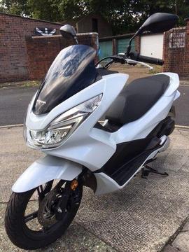 Honda PCX 125 White 2017 £2299 - REDUCED PRICE PCX BLACK 125 2016 £1950 no offers