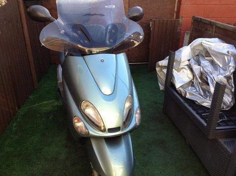 Yamaha yp125 if your a genuine buyer looking for a mint scooter with only 5000 miles this is it