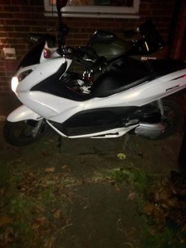 Honda pcx 13k miles only. Great Runner. Not sh ps vision forza Dylan