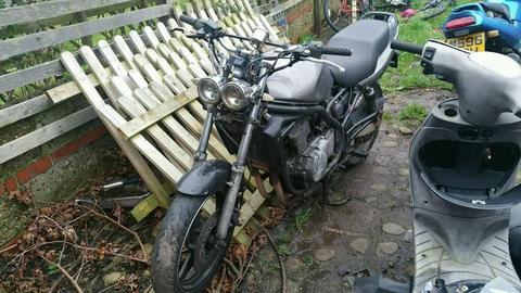 Kawasaki ER5 Running Project, ideal Cafe Racer or Streetfighter