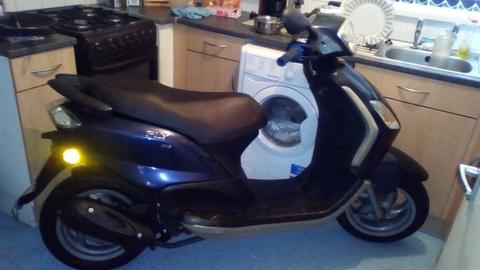 piaggio fly 100 moped