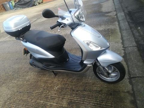 Piaggio Fly 125cc. 2 helmets included. 2 owners from new
