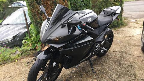 Yamaha YZF R125 (blacked out)