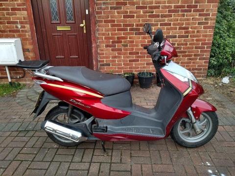 2007 Honda Dylan 125 automatic scooter, long MOT, very low miles, excellent runner, ride away ,,,