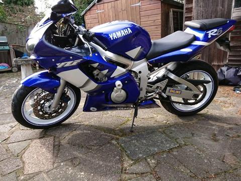 Yamaha R6 2001 model