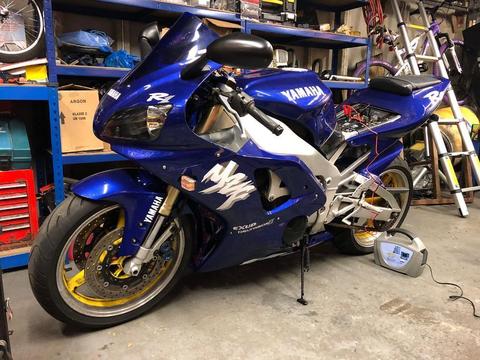 Yamaha r1