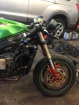 Kawasaki ZX7R cafe racer / streetfighter project