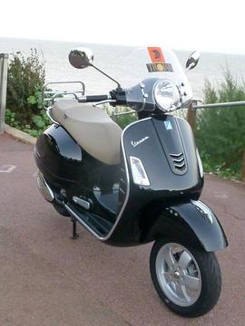 vespa gts 300 black great condition ABS ASR