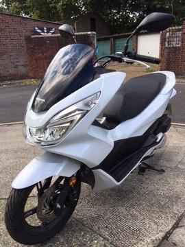 Honda PCX 125 White 2017 -780Miles - PCX 125 Black 2016 - 6K Miles