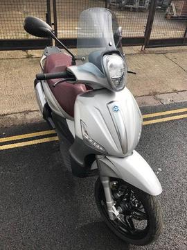 2014 Piaggio Beverly ST 350 Sport Touring in Grey great condition