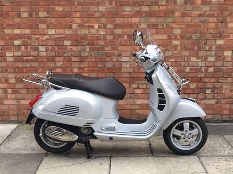 Piaggio Vespa GTS 300cc, Immaculate Condition, Only 1381 Miles!