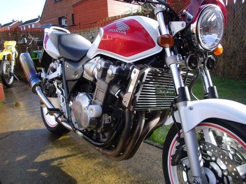 Honda CB 1300 only 14600 miles immaculate condition Mot til 27 July 2018 comes with a Scorpion can