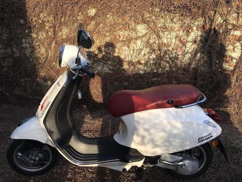 Piaggio Vespa Primavera - White Scooter