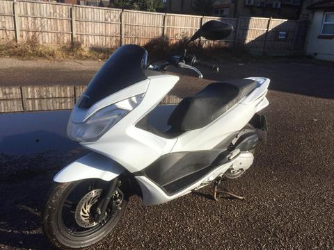 Honda ww 125 PCX 2015 White 3600miles