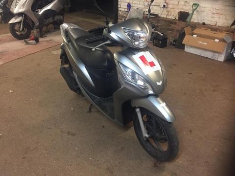 Honda vision 110 deliveroo bike?