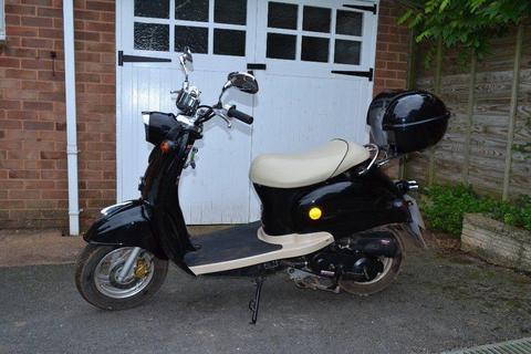 50cc Scooter, Black/cream seat, retro look, brilliant condition