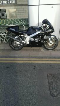 Suzuki gsxr 600y year 2000