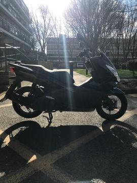 Honda pcx 125 1 FORMER KEEER IMMACULATE, VERY LOW MILEAGE (not ps pes sh vision n max