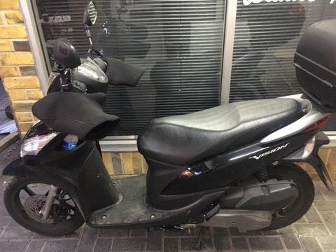 Honda Vision (16 plate low mileage)