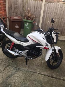 Honda 125 cc CBF glr 125cc white motorbike