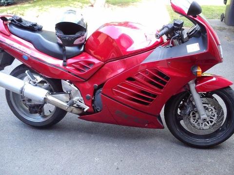 SUZUKI RF 900 19000 MILES ONLY