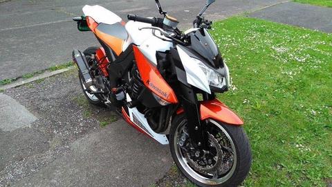 Kawasaki Z1000 in orange and white