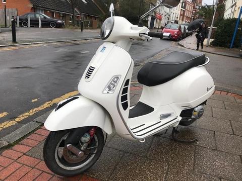 PIAGGIO VESPA SUPER GTS 125cc WHITE 2012 hpi clear!!