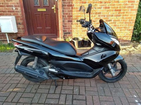 2010 Honda PCX 125 automatic scooter, 10 months MOT, 1 owner, very good runner, good condition ,,,,