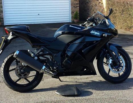 Beautiful Spark Black metallic Kawasaki Ninja 250R - best colour for this bike