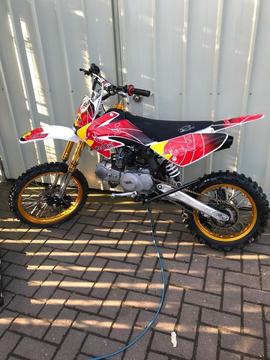 **** M2R 140 PIT BIKE NICE CONDITION ****