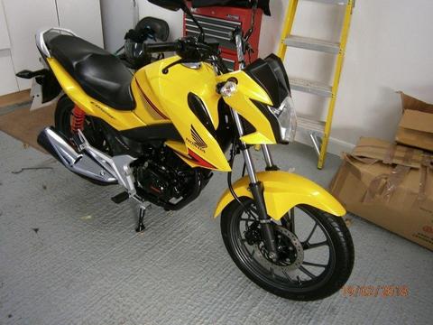 2016 HONDA CB125F IN PEARL YELLOW ONLY COVERED 3192 MILES