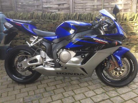 Honda Fireblade CBR1000rr 2005 in Blue black & silver - low mileage