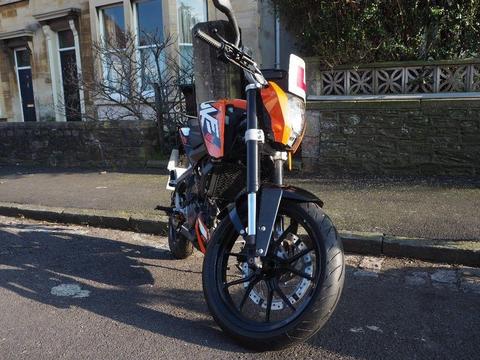 KTM Duke 125 2013 (Low millage)