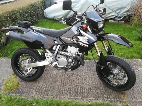 SUZUKI DRZ400SM K5 BLACK. 3,800 MILES.12 months mot. Acerbis guards.New battery. Very nice condition