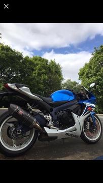 Suzuki GSXR 600 L1 2011 model