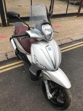 2015 Piaggio Beverly ST 350 Sport Touring in Grey great condition