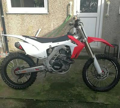 FOR SALE! 2015 Honda CRF450R.. £4000 (Originally paid £8300) LESS THAN 15 HOURS OF USE