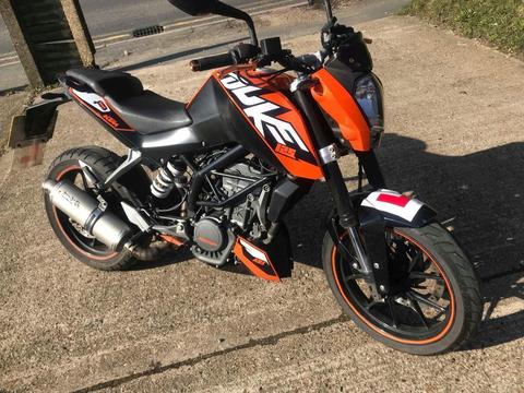 KTM DUKE 125 2015 IMMACULATE ROAD LEGAL MOTORBIKE MOTORCYCLE COMMUTER RELIABLE 125CC SERVICED CASH!!