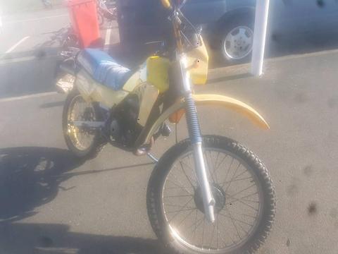 1990 SUZUKI TS 50X IN YELLOW AND IN GREAT CONDITION FOR AGE