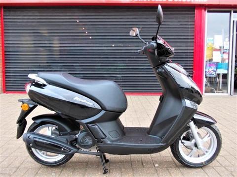 PEUGEOT KISBEE 50 SCOOTER MOPED BRAND NEW 2 YEAR WARRANTY AUTHORISED DEALER