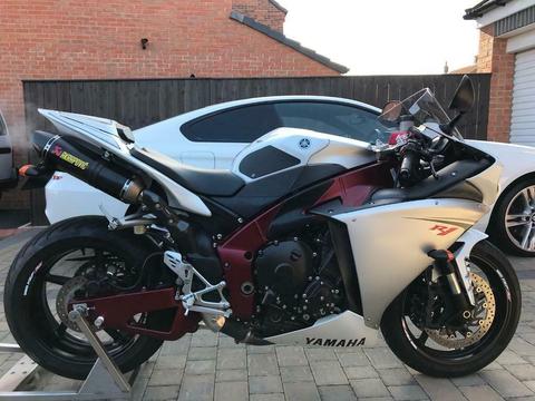 Yamaha r1 Big Bang 2011 immaculate and rare