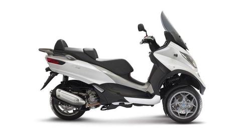 PIAGGIO MP3 300 BUSINESS - RIDE THIS ON A CAR LICENCE